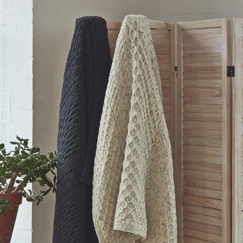 Miniatura 2 de Aran Woollen Mills Manta de lana irlandesa, 100% lana peinada, manta tradicional de punto trenzado Aran, manta irlandesa auténtica hecha en Irlanda