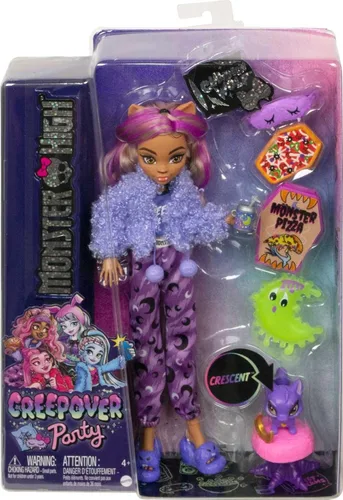 Miniatura 6 de Monster High Muñeca de fiesta Creepover, lobo Clawdeen con media luna de perro, ropa de fiesta de pijamas y accesorios como máscara de ojos y pizza