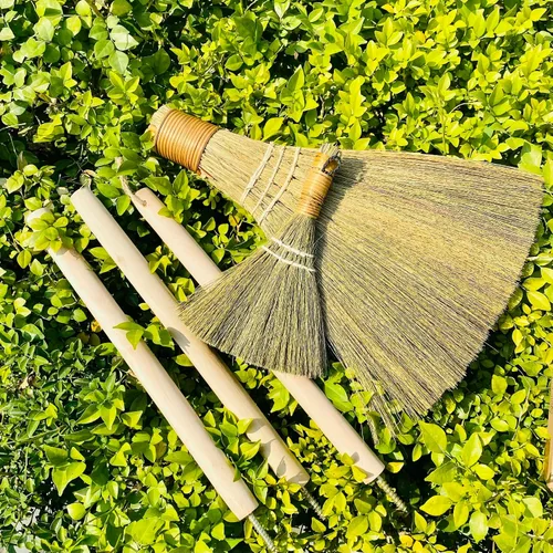 Miniatura 5 de Escoba barredora hecha a mano – Escoba de paja suave vietnamita para limpieza – Decorativa 9.45 pulgadas de ancho, 52.37 pulgadas de largo