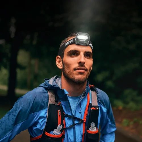 Miniatura 9 de Eveready Linterna frontal recargable LED, faro resistente al agua para exteriores, camping y luz de trabajo mecánico