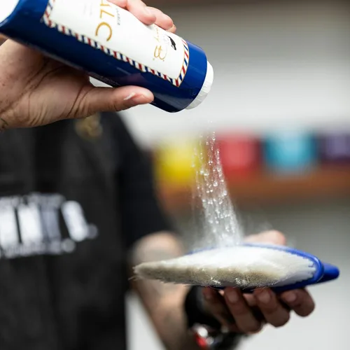 Miniatura 5 de JOHNNY B. Talco profesional de barbero talco en polvo, 7 oz.