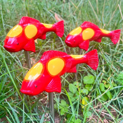 Koi Fish Decor Garden, esculturas de resina Koi Art Decor con estaca, esculturas de jardín y estatuas, un juego de 3 piezas de esculturas de peces