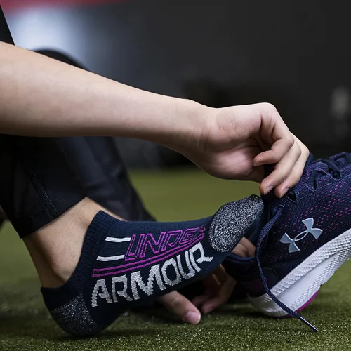 Miniatura 7 de Under Armour Calcetines ligeros invisibles Essential 2.0 para niños, 6 pares