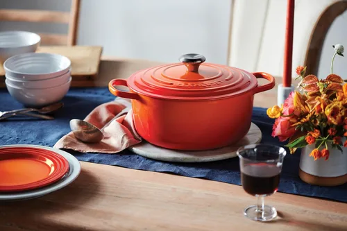 Miniatura 5 de Le Creuset Horno holandés redondo de hierro fundido esmaltado, 2 cuartos de galón, Fuego Llama