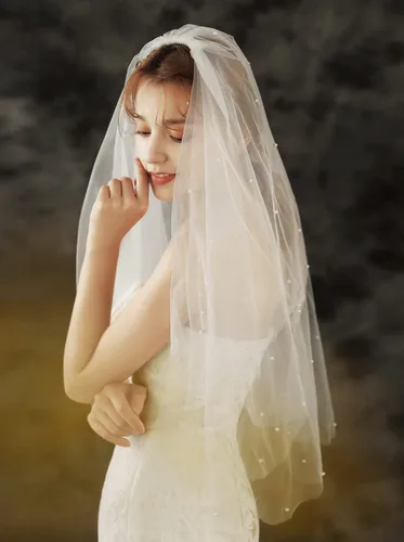 Miniatura 3 de JWICOS Velo de novia de 2 niveles para novias, accesorios cortos de tul para novia con peine y borde cortado, diadema de velo de perlas