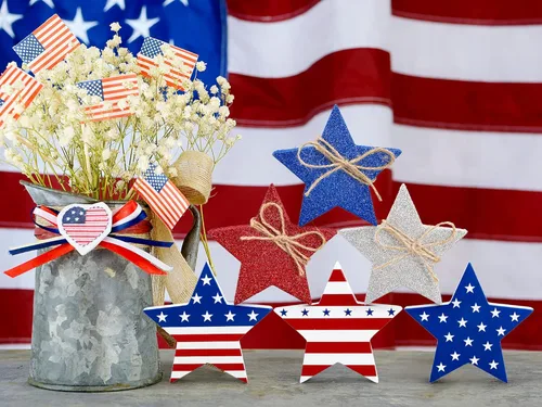 Miniatura 7 de Whaline 6 piezas de decoración de mesa de estrellas de madera para el 4 de julio, letreros patrióticos de bloque de estrellas con purpurina roja
