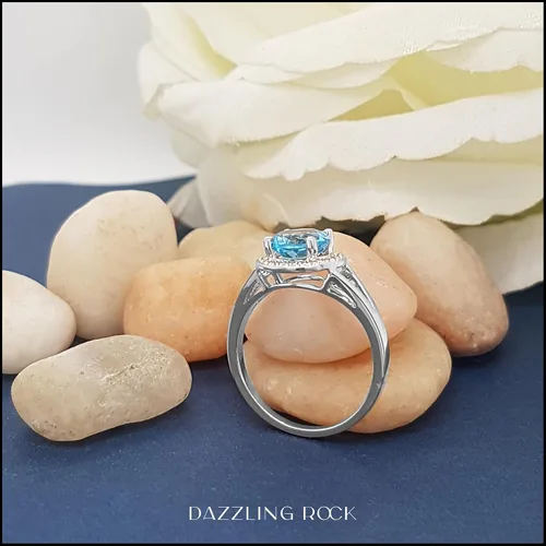 Miniatura 17 de Dazzlingrock Collection Anillo de compromiso redondo de 0.276 in con halo de diamante blanco y vástago dividido para ella en oro macizo de 14