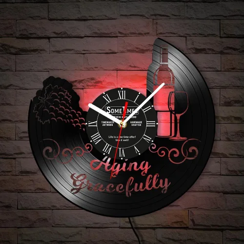 The Geeky Days Reloj de pared con diseño de botellas, copas de vino, uvas, nombre personalizado, 7 tipos de luces LED, color rojo, uvas, reloj de