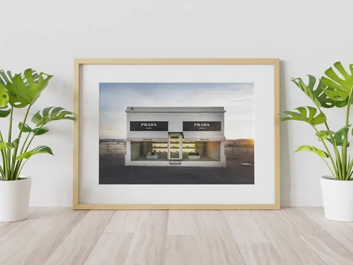 Miniatura 2 de Impresión fotográfica – Prada Marfa, Valentine, TX – Una escultura permanentemente instalada por artistas Elmgreen y Dragset – Póster histórico