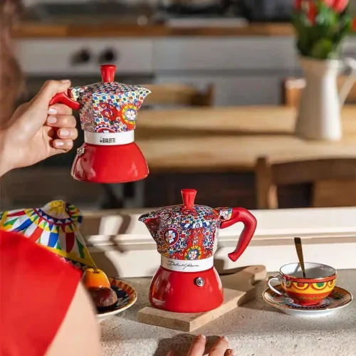Miniatura 8 de Bialetti Dolce & Gabbana MOKA INDUCTION 4 tazas, seguro para inducción y fuego abierto (máquina de café, máquina de café espresso, Makinetta)
