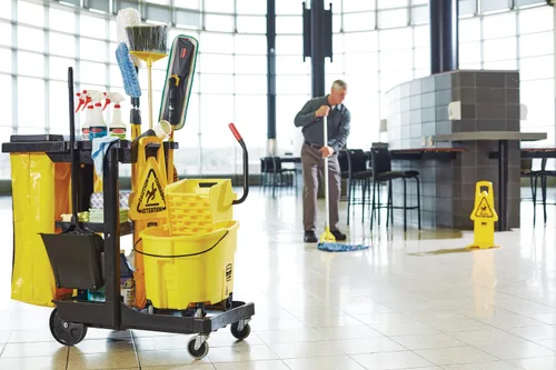 Miniatura 10 de Rubbermaid Commercial Products, WaveBrake - Cubo industrial comercial para fregona con prensa lateral en ruedas, 35 cuartos de galón, color amarillo