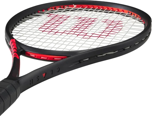 Miniatura 5 de Wilson Clash 100 Pro V3 - Raqueta de tenis de rendimiento para adultos, tamaño de agarre de 2-4 1/4 pulgadas, ensartada con Sensation 16 Natural