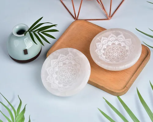 Miniatura 5 de AMOYSTONE Cuenco de carga de selenita natural con grabado de mandala, placa de cristal de limpieza energética de 5.5 pulgadas para meditación