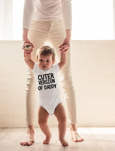 Miniatura 3 de CBTwear Cuter Version of Daddy - Dad to Be Announcement - Lindo body de bebé de una pieza