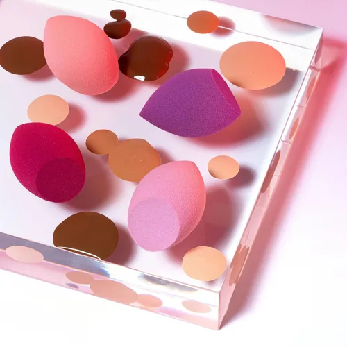 Miniatura 9 de Real Techniques Mini Miracle Complexion Sponge - Paquete de 4 esponjas de mezcla de maquillaje, para base y corrector, tamaño mini para debajo