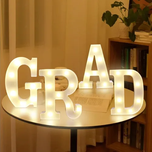 Decoraciones de graduación 2026 – 4 letras grandes iluminadas, letras GRAD, letras LED de marquesina para suministros de fiesta de clase de 2026,