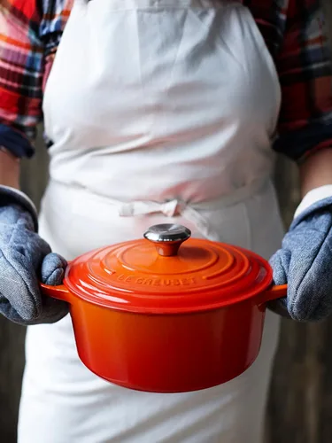 Miniatura 7 de Le Creuset Horno holandés redondo de hierro fundido esmaltado, 7.25 cuartos de galón, Fuego Llama