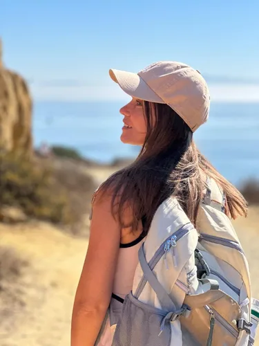 Miniatura 8 de Mochila de senderismo para mujeres y hombres de 20 litros con bolsillo extraíble para teléfono, mochila de viaje ligera pequeña mochila de Beige