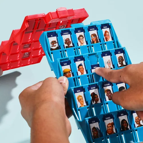 Miniatura 5 de Hasbro Grab and Go! Paquete (paquete de 4), juegos de mesa de viaje para niños, acorazado, Connect 4, ¿Adivina quién?, juegos de hipopótamos