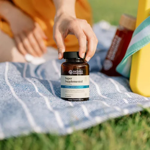 Miniatura 3 de Nature's Sunshine Súper suplementario sin hierro, 120 tabletas Multivitamínico para hombres y mujeres proporciona vitaminas, minerales