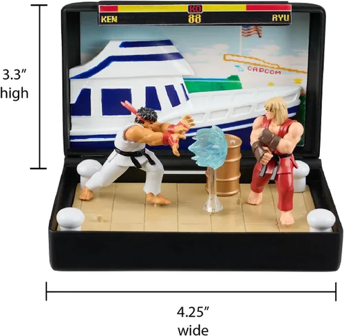 Miniatura 2 de Console Heroes Super Street Fighter II Diorama Coleccionable – Figuras Mini de Ryu y Ken con Escena del Escenario Dock – Expositor de Cartucho Retro