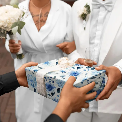 Miniatura 2 de SaringSwoon Papel de regalo floral azul y blanco para mujeres y niñas, envoltura de regalo de acuarela con diseño de flores azules para cumpleaños