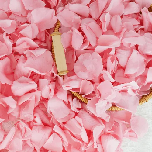Miniatura 13 de 200 pétalos de rosa negros reales secos, pétalos de flores preservados de 1.75 onzas para regalos, decoración de fiesta de boda, niña de las flores