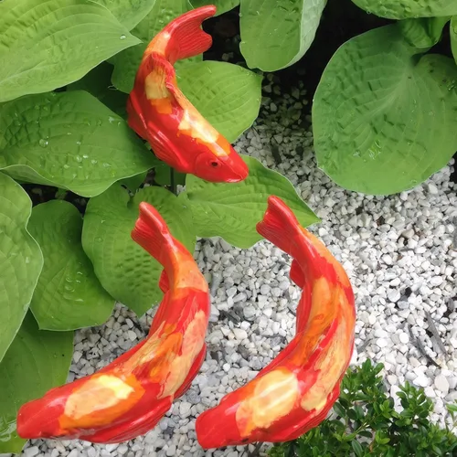 Koi Fish Decor Garden: 3 piezas de escultura de pez Koi de resina, estatua de peces de jardín con estaca, para exteriores, patio, césped, estanque y