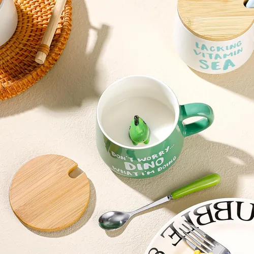 Miniatura 4 de BigNoseDeer Taza Bonita de Dinosaurio Taza de Café de Cerámica con Dinosaurio de Dibujos Animados 3D en el Interior, Tazas Divertidas con Tapa