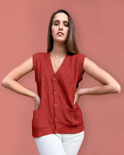 Miniatura 2 de TINKUY Chaleco peruano de lana de alpaca con cuello en V y rombos para mujer, S-4XL