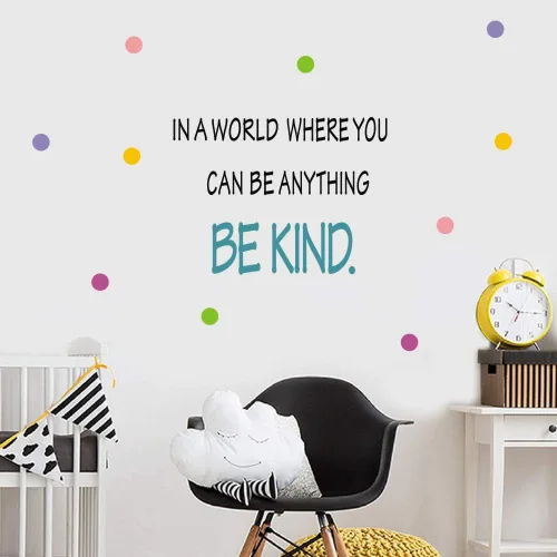Miniatura 2 de TOARTi Calcomanía motivacional para pared con texto en inglés «Be Kind» en un mundo donde puedes ser cualquier cosa, calcomanía de vinilo con puntos