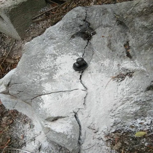 Miniatura 6 de Cuñas de división de rocas, cuñas de piedra pesada, cincel de hierro y herramientas de separación de rocas. Estas herramientas de cuña y plumas
