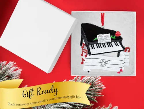 Miniatura 2 de Adorno navideño personalizado de instrumento musical de piano 2025 – Personalización gratuita Piano con notas de purpurina roja y rosa para árbol