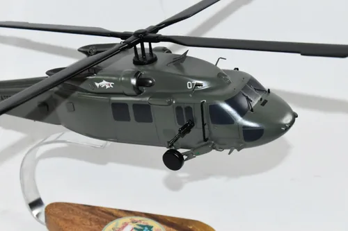Miniatura 6 de Sikorsky® UH-60 Black Hawk 2-211º Regimiento de Aviación, modelo a escala de caoba de 16