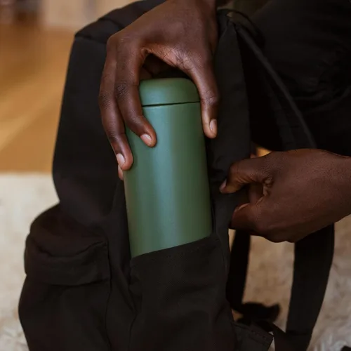 Miniatura 2 de Fellow Carter Move - Taza aislada al vacío con protector de salpicaduras a presión y revestimiento de cerámica para preservar el verdadero sabor.
