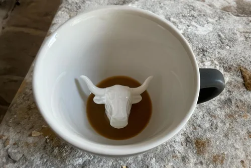 Miniatura 4 de Creature Cups Taza de cerámica Bull - Animal 3D oculto en el interior - Regalo único para los amantes del café y el té