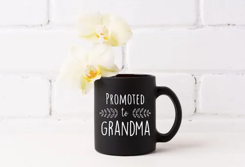 Miniatura 6 de Anuncio de embarazo para abuelos - Tazas de café negras de 11 onzas con texto en inglés "Grandma To Be & Grandpa to Be", idea de revelación