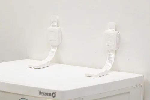 Miniatura 2 de YEYA Anclajes de muebles mejorados sin taladrar para bebés, correas ajustables antipunta, respaldo adhesivo fuerte, paquete de 4