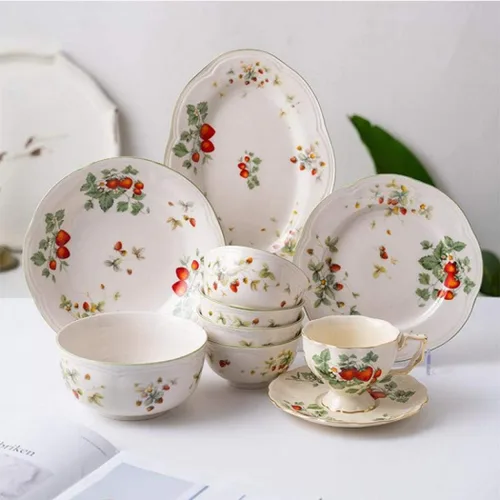 Miniatura 7 de Juego de taza de té y platillo, diseño de fresa, 7.4 onzas, taza de café de cerámica con platillo y cuchara, taza de café vintage con ribete dorado
