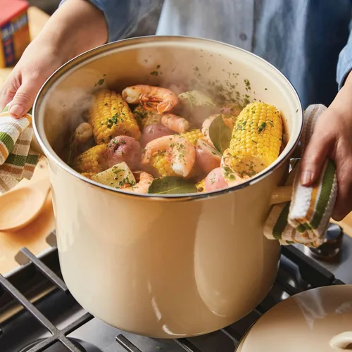 Miniatura 4 de Rachael Ray Olla esmaltada en acero con tapa, apta para inducción, 12 cuartos de galón, crema de almendras