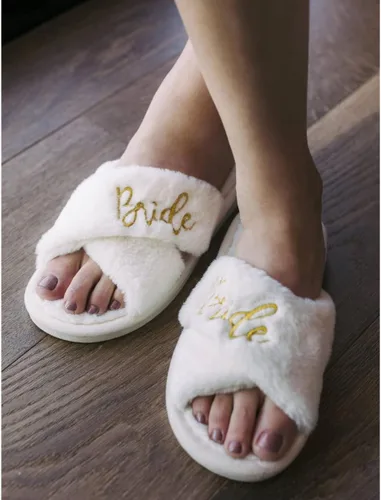 Miniatura 3 de Bride Slippers and Bridesmaid Slippers Bride Gifts for Bridal Shower, Bachelorette Party, Engagement Party, Wedding Day, etc. Cozy White Fur Bride