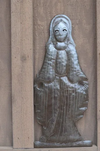 Miniatura 2 de Bendita Virgen María, placa decorativa de la Madre Madonna, arte metálico haitiano, para colgar en la pared, decoración religiosa de vacaciones, 6 x