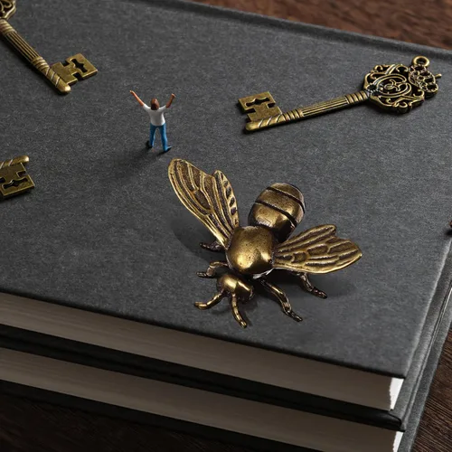 Miniatura 7 de 2 piezas de figuras de abejas doradas de latón, figuras de animales e insectos, estatua de Feng Shui, juguetes, decoración dorada para escritorio