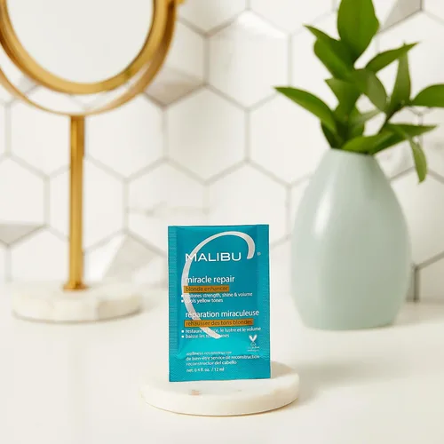 Miniatura 5 de Malibu C Miracle Repair - Reconstructor de cabello, realzador rubio (1 paquete) - Tratamiento nutritivo de reparación del cabello para hebras rubias