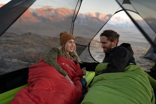 Miniatura 7 de TETON Sports LEEF Saco de dormir ultraliviano, estilo momia, saco de compresión incluido. Fuego/Pizarra