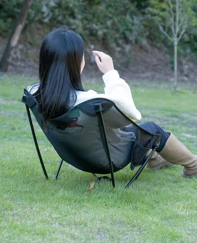 Miniatura 7 de iClimb Silla plegable de camping compacta ultraligera baja con bolsillo lateral y bolsa de transporte (malla negra)