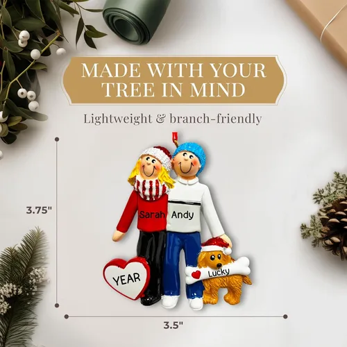 Miniatura 4 de Adorno personalizado para pareja con perro 2025 – Recuerdo de árbol de Navidad de familia de 2 Grabado con láser recién casado con cachorro