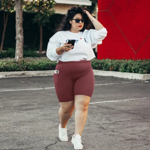 Miniatura 12 de MOREFEEL Pantalones cortos de ciclismo de talla grande de 8 pulgadas con bolsillos para mujer, cintura alta, control de abdomen, pantalones cortos