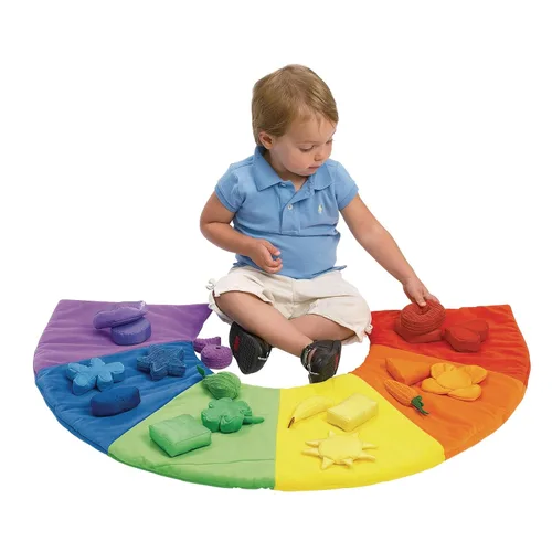 Excellerations Colorido juguete de clasificación y conteo para niños pequeños, 19 piezas de clasificación de felpa y 1 tapete de felpa lavable de 24