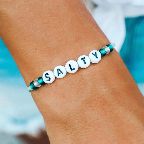Miniatura 2 de Pura Vida BabeSaltyLoverBoss - Pulsera de cuentas del alfabeto - Banda impermeable